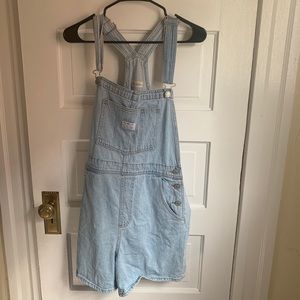 Women’s Oversized Levi’s Overalls